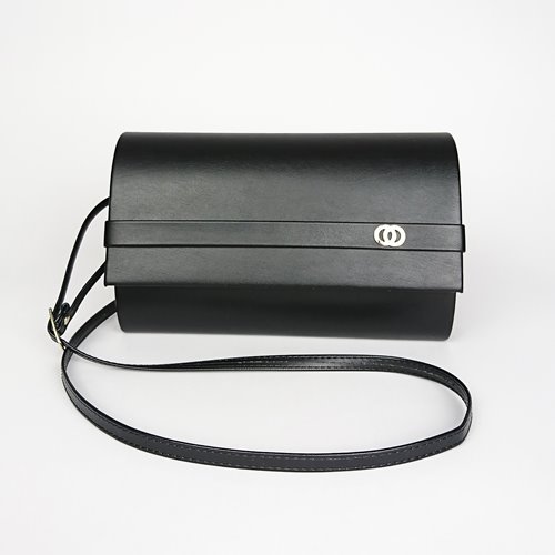 Czarna cylindryczna torebka ze skóry ekologicznej z klapą i logo D10-137