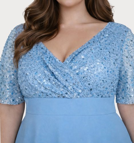 BŁĘKITNA SUKIENKA MAXI PLUS SIZE Z CEKINOWĄ GÓRĄ