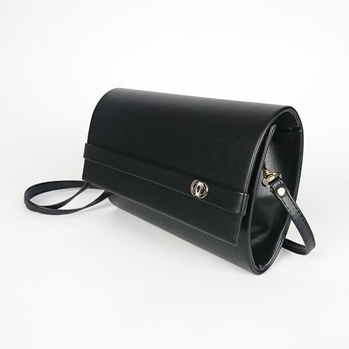 Czarna cylindryczna torebka ze skóry ekologicznej z klapą i logo D10-137