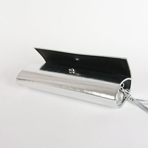 Srebrna lustrzana kopertówka ze skóry ekologicznej podłużna D10-125