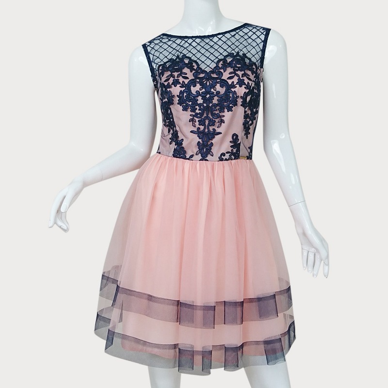 RÓŻOWA ROZKLOSZOWANA SUKIENKA D2-21