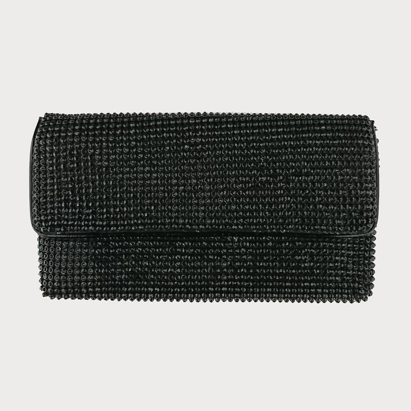 Czarna kopertówka z cyrkonii z klapą i czarnym łańcuszkiem D10-21