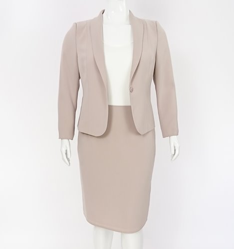 Kostium plus size beżowy z dekoltem w szpic elegancki D14-P14