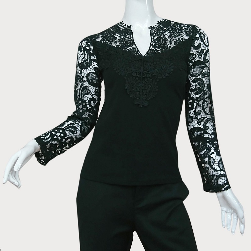 CZARNA BLUZKA Z KORONKĄ D11-83