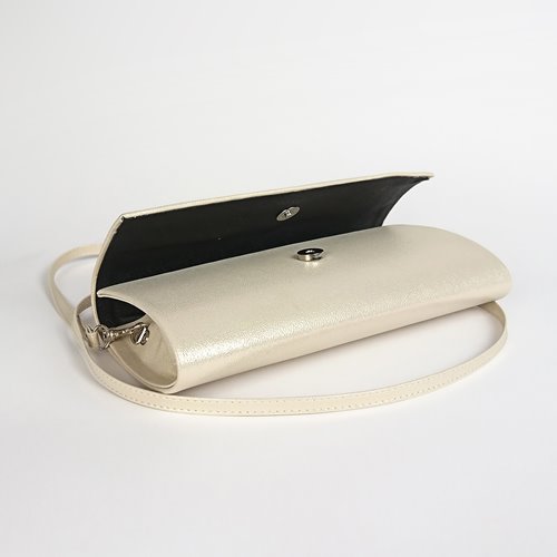 Złota kopertówka cylindryczna z fakturą ze skóry ekologicznej D10-112