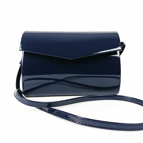 Granatowa lakierowana torebka ze skóry ekologicznej na ramię D10-150