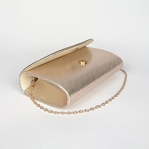 Złota kopertówka z cyrkoniami na klapie ze złotym łańcuszkiem D10-100