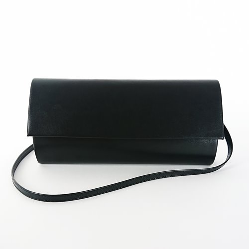 Czarna matowa kopertówka podłużna ze skóry ekologicznej na ramię D10-136