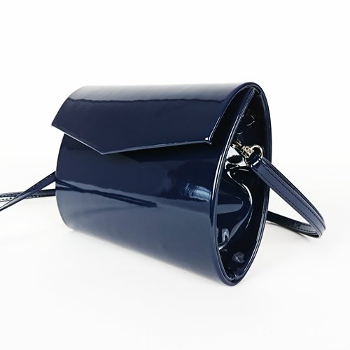 Granatowa lakierowana torebka ze skóry ekologicznej na ramię D10-150