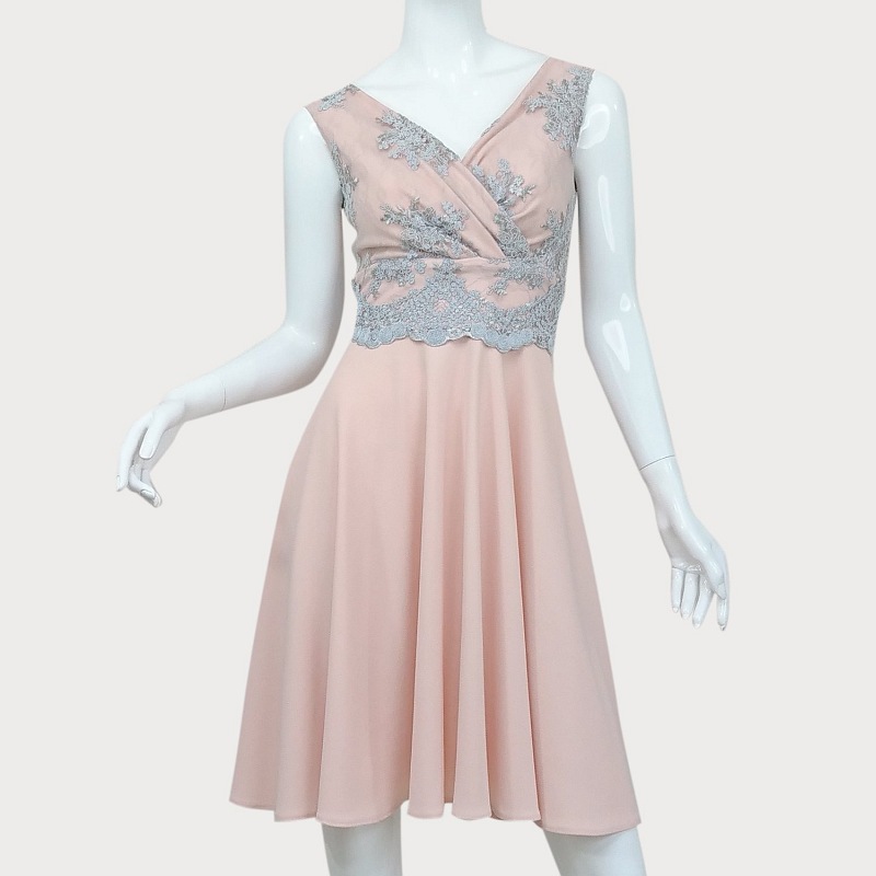 ROZKLOSZOWANA SUKIENKA Z KORONKĄ D2-2