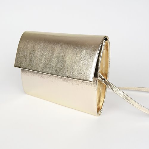 Złota torebka kopertówka ze skóry ekologicznej na ramię D10-110