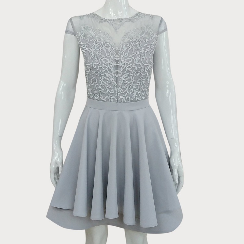 ROZKLOSZOWANA SUKIENKA Z KORONKĄ  D2-135