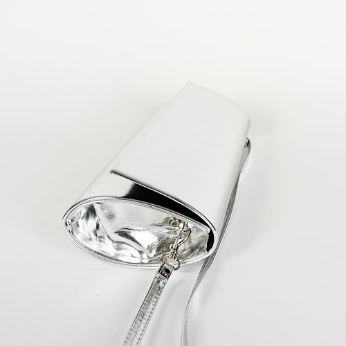 Srebrna lustrzana kopertówka ze skóry ekologicznej podłużna D10-125