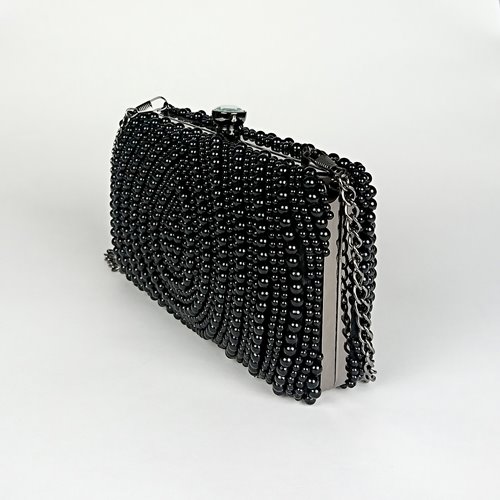 Czarna perłowa torebka z biglem i czarnym łańcuszkiem D10-102
