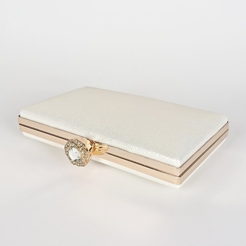 Kremowa kopertówka satynowa ze złotym biglem i kryształem D10-147