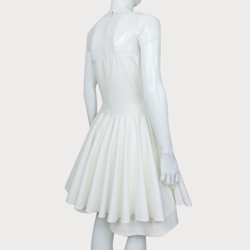 ROZKLOSZOWANA SUKIENKA Z KORONKĄ  D2-119