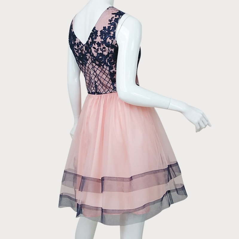 RÓŻOWA ROZKLOSZOWANA SUKIENKA D2-21