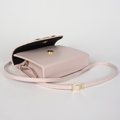 Różowa torebka z kokardką ze skóry ekologicznej na ramię D10-129