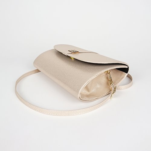 Beżowa torebka z fakturą ze skóry ekologicznej z klamrą D10-113