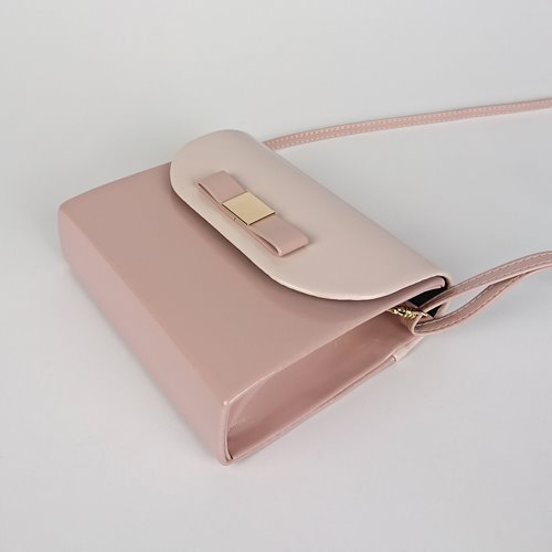 Różowa lakierowana torebka z kokardką ze skóry ekologicznej D10-133