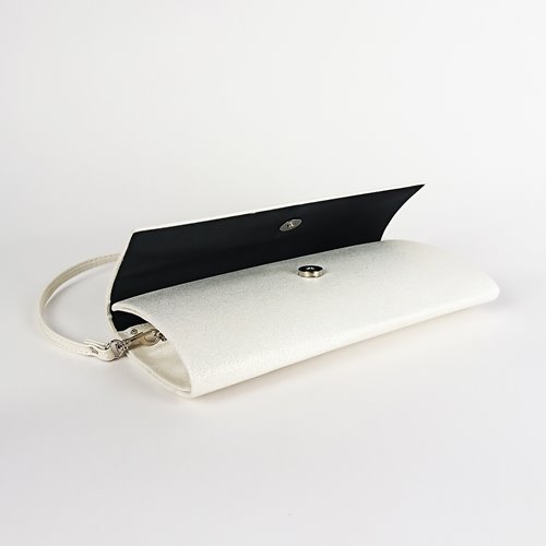 Kremowa perłowa kopertówka ze skóry ekologicznej podłużna D10-120