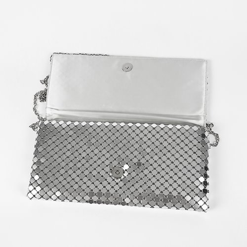 Srebrna metaliczna kopertówka mesh ze srebrnym łańcuszkiem D10-114