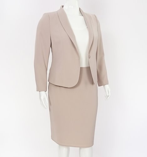 Kostium plus size beżowy z dekoltem w szpic elegancki D14-P14