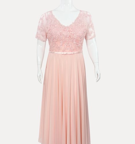 Długa koronkowa sukienka plus size D2‑P394