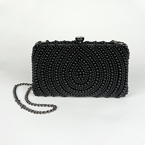 Czarna perłowa torebka z biglem i czarnym łańcuszkiem D10-102