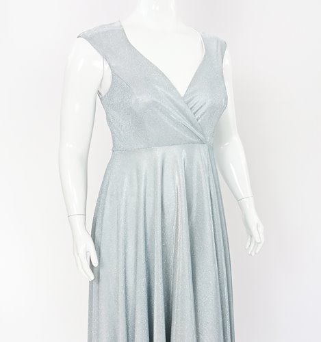 Brokatowa sukienka plus size z rozcięciem D2‑P395