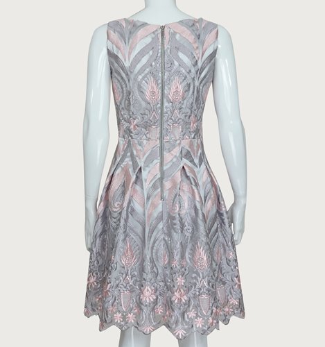 ELEGANCKA SUKIENKA KORONKOWA Z ZAKŁADKAMI