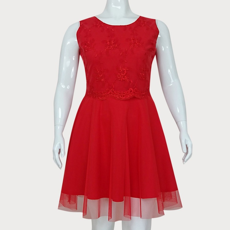 CZERWONA ROZKLOSZOWANA SUKIENKA Z KORONKĄ D2-79