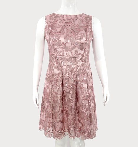 Koronkowa rozkloszowana sukienka plus size D2‑P330