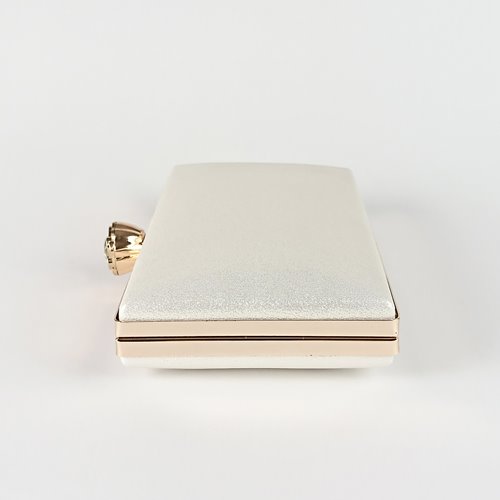 Kremowa kopertówka satynowa ze złotym biglem i kryształem D10-147