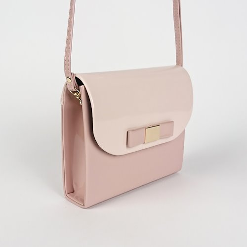 Różowa lakierowana torebka z kokardką ze skóry ekologicznej D10-133