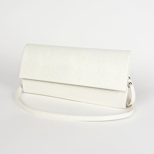 Kremowa perłowa kopertówka ze skóry ekologicznej podłużna D10-120