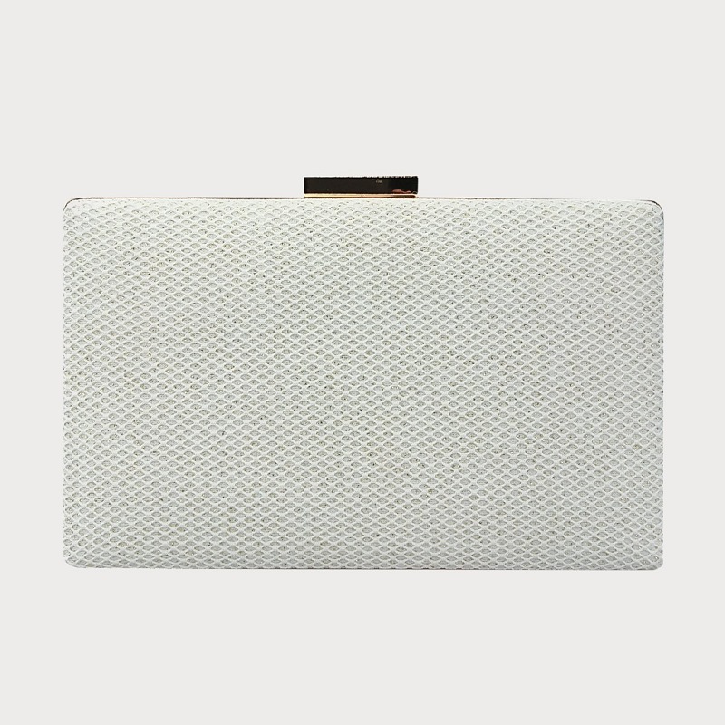 Biała torebka z cyrkonii ze złotym biglem i łańcuszkiem D10-33