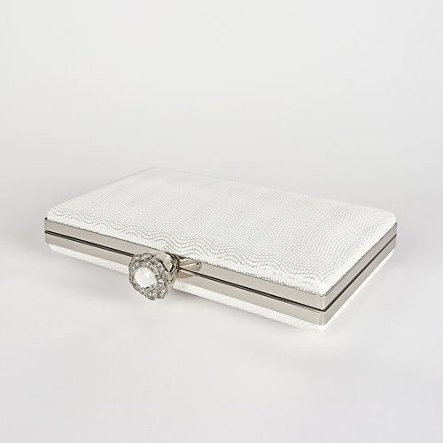 Biała kopertówka z falistą tłoczoną fakturą i biglem z kryształem D10-146