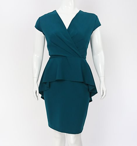 Sukienka plus size z baskinką do kolan D2‑P366