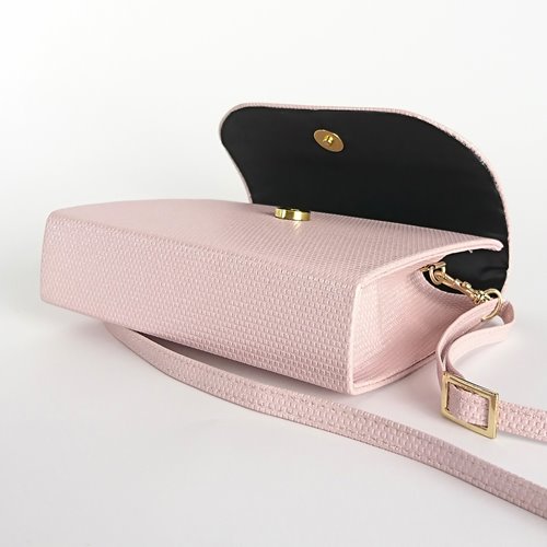 Różowa torebka z kokardką ze skóry ekologicznej na ramię D10-26