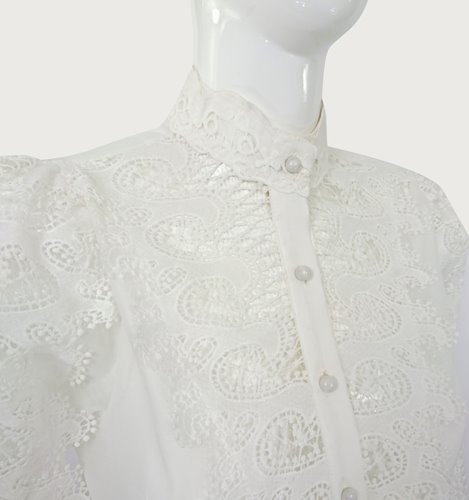 ELEGANCKA BLUZKA NA STÓJCE Z KORONKĄ D11-110