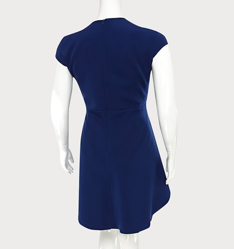 Elegancka sukienka plus size z baskinką D2‑P331