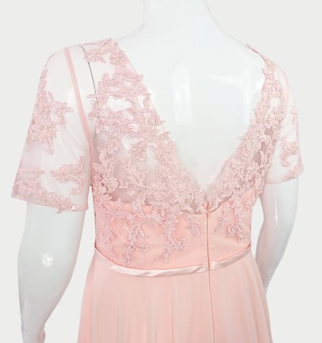 Długa koronkowa sukienka plus size D2‑P394