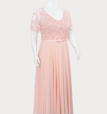 Długa koronkowa sukienka plus size D2‑P394