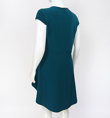 Sukienka plus size z baskinką do kolan D2‑P366