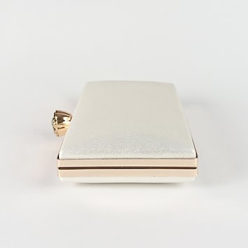 Kremowa kopertówka satynowa ze złotym biglem i kryształem D10-147