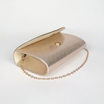 Złota kopertówka z cyrkoniami na klapie ze złotym łańcuszkiem D10-100