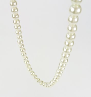 Naszyjnik z pereł sztucznych kremowy klasyczny damski D13-132
