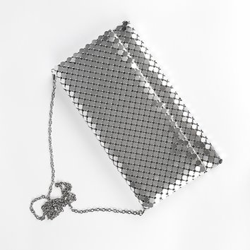 Srebrna metaliczna kopertówka mesh ze srebrnym łańcuszkiem D10-114