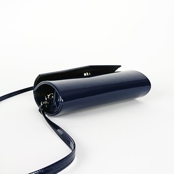 Granatowa lakierowana torebka ze skóry ekologicznej na ramię D10-150